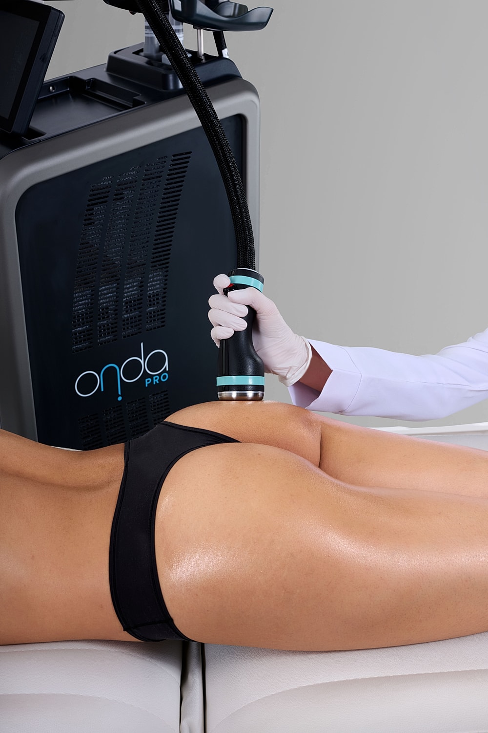 Body contouring treatment with Onda Pro device.
